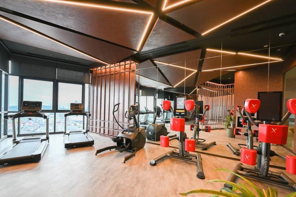 Seaview Urban Retreat Edge 1 Expansive Bedroom Apartment Pattaya
