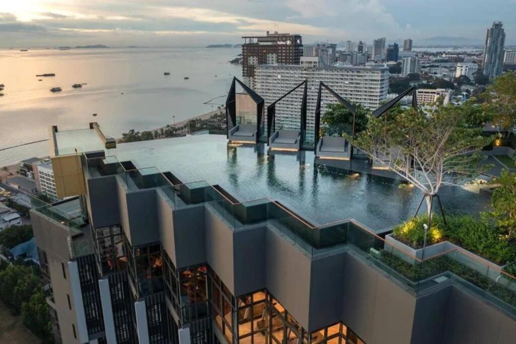 Seaview Urban Retreat Edge 1 Expansive Bedroom *