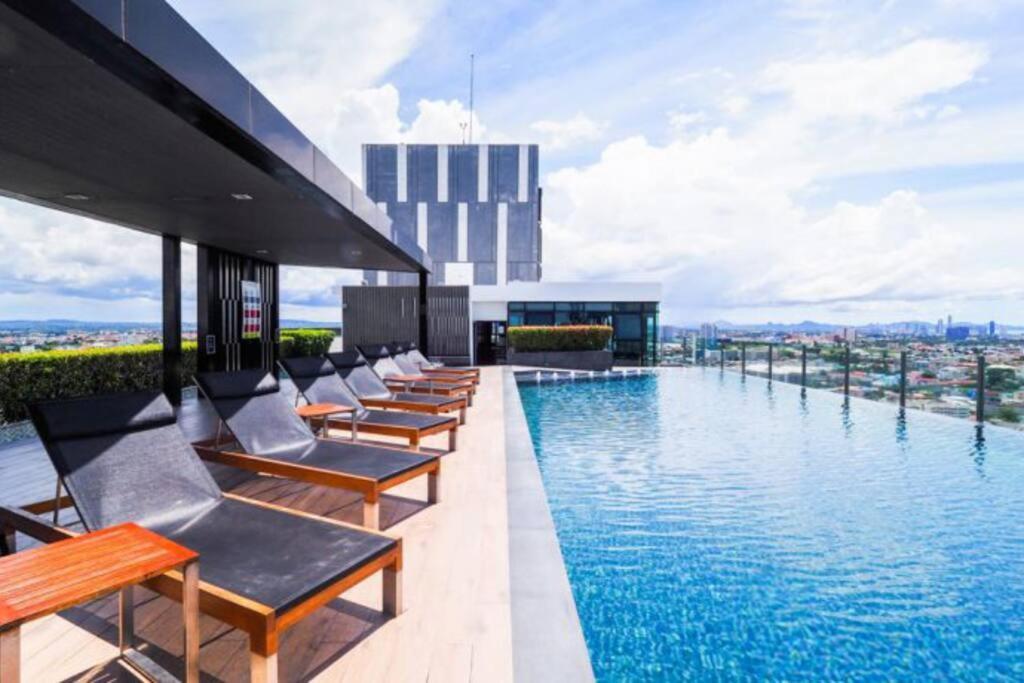 Bright Modern 1 Bedroom Chic Design * Pattaya