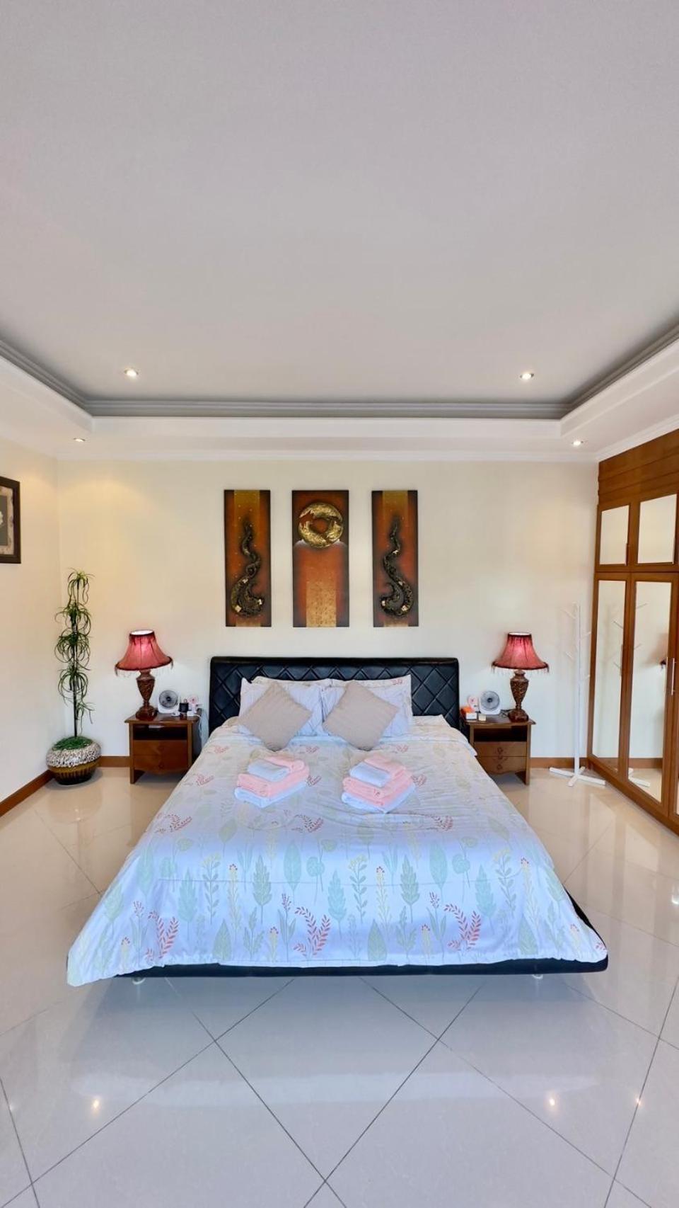 Luxury & Huge Garden Pool Semi-4bed Near & Walking Street Pattaya