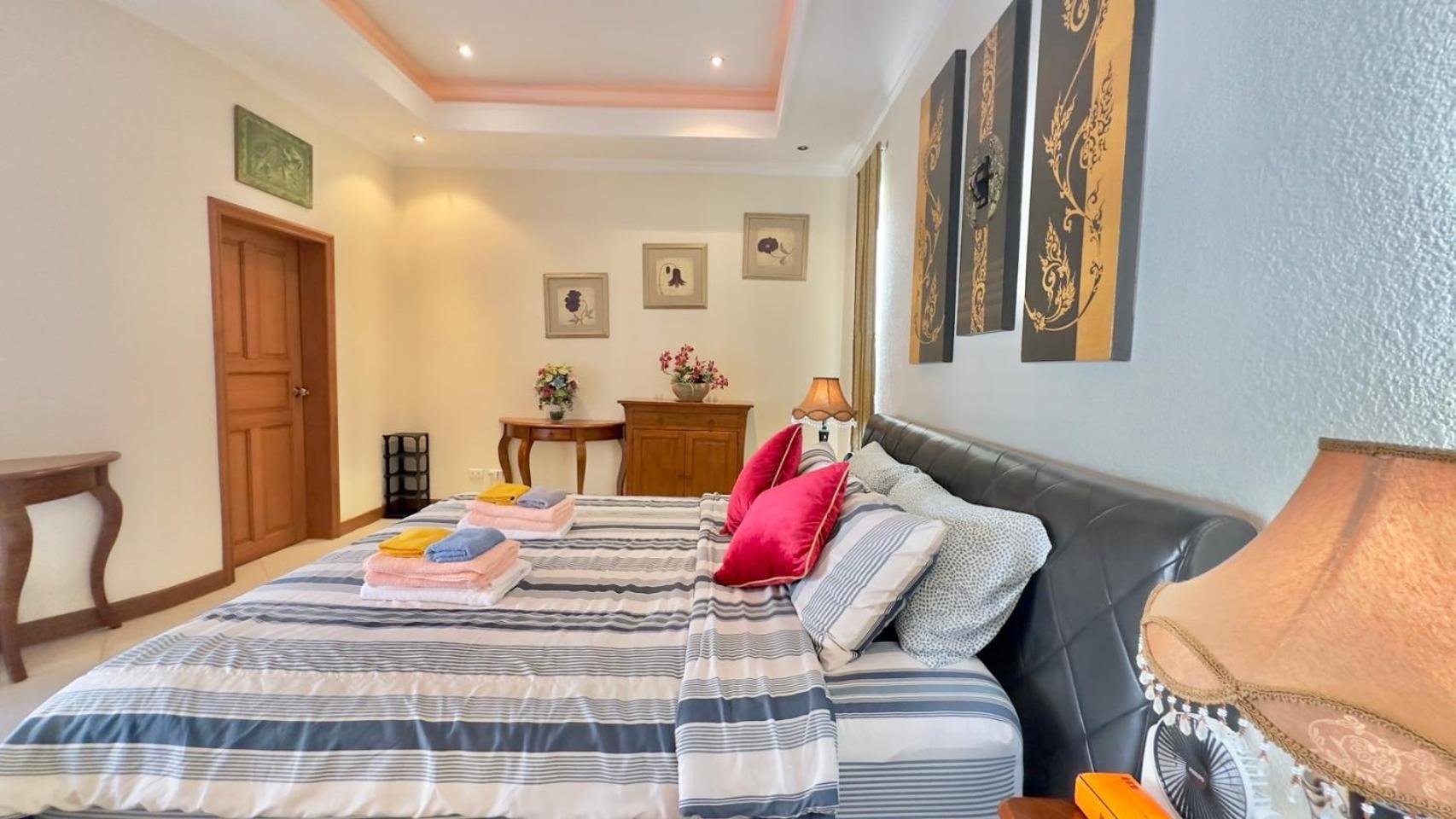 Luxury & Huge Garden Pool Semi-4bed Near & Walking Street Pattaya