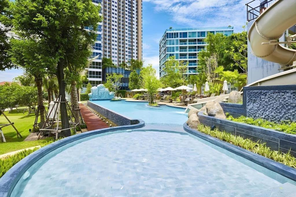 Sea View Spacious At Apartment Pattaya