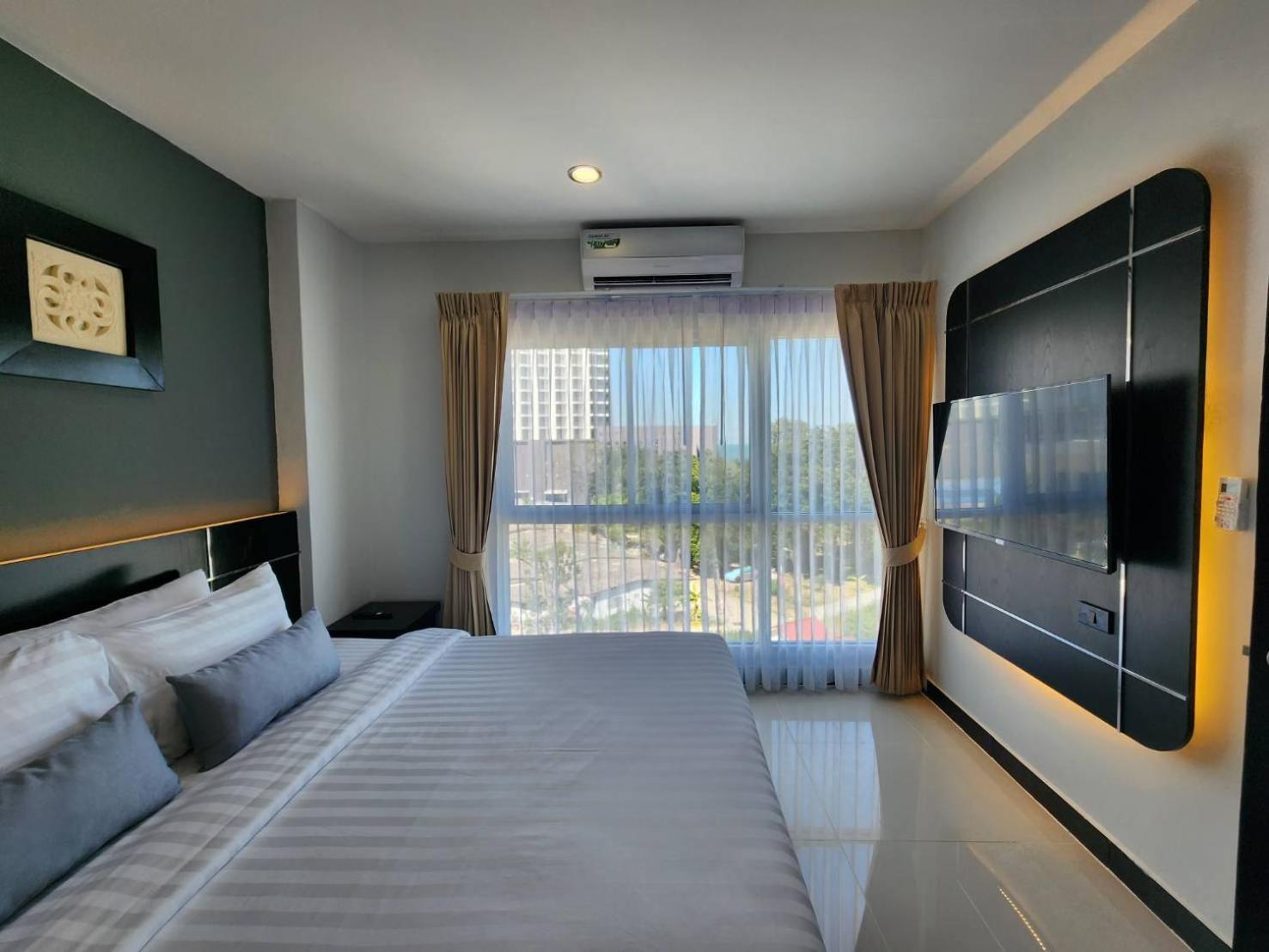 Hotel Lhc And 5*