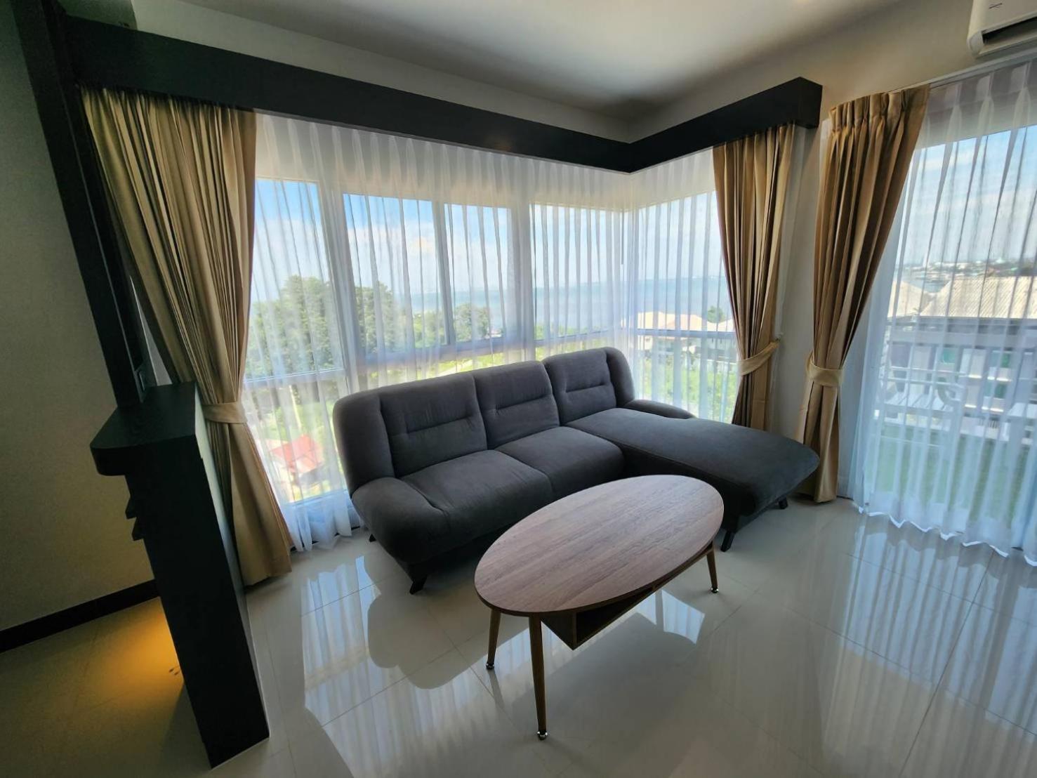 Hotel Lhc And 5*