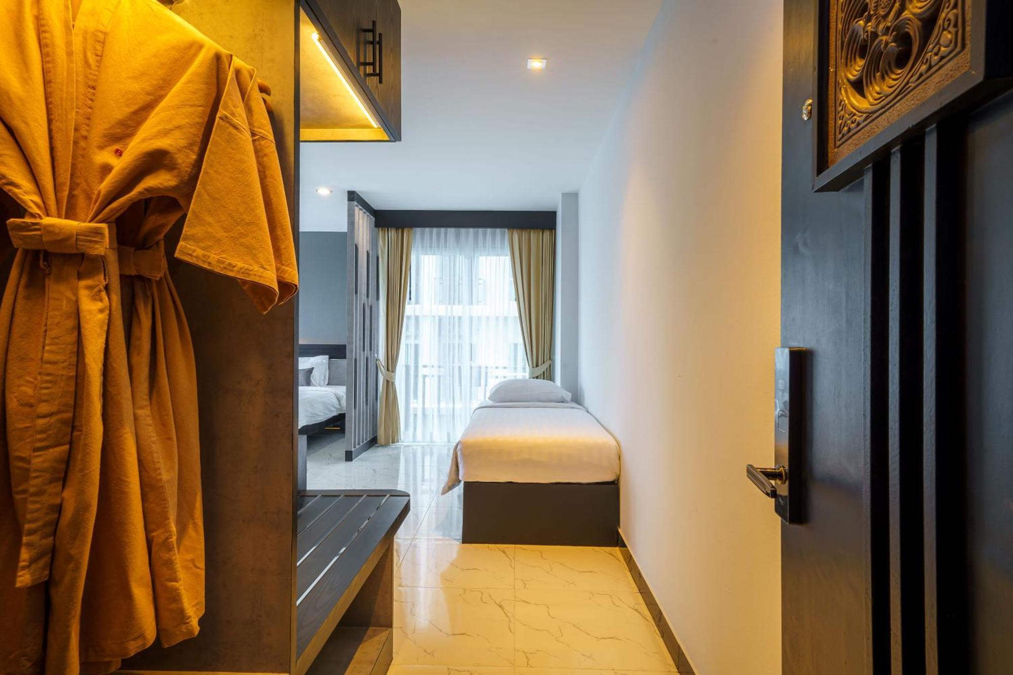 Hotel Lhc And 5*