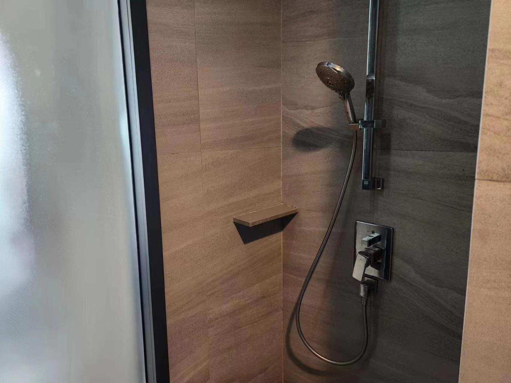Apartment 24a网红无边泳池edge豪华单卧室套房 海滩3分钟 *