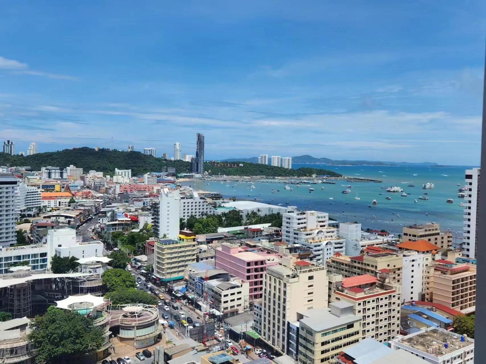 Apartment 24a网红无边泳池edge豪华单卧室套房 海滩3分钟