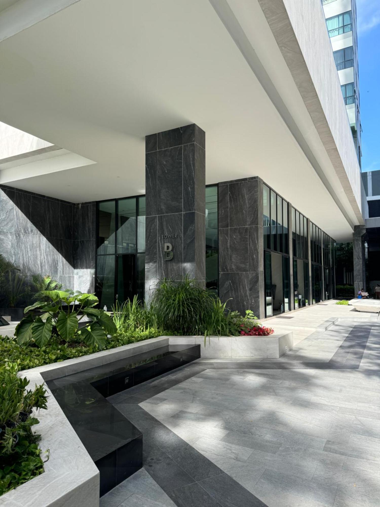 芭提雅市中心the Base 高端公寓酒店