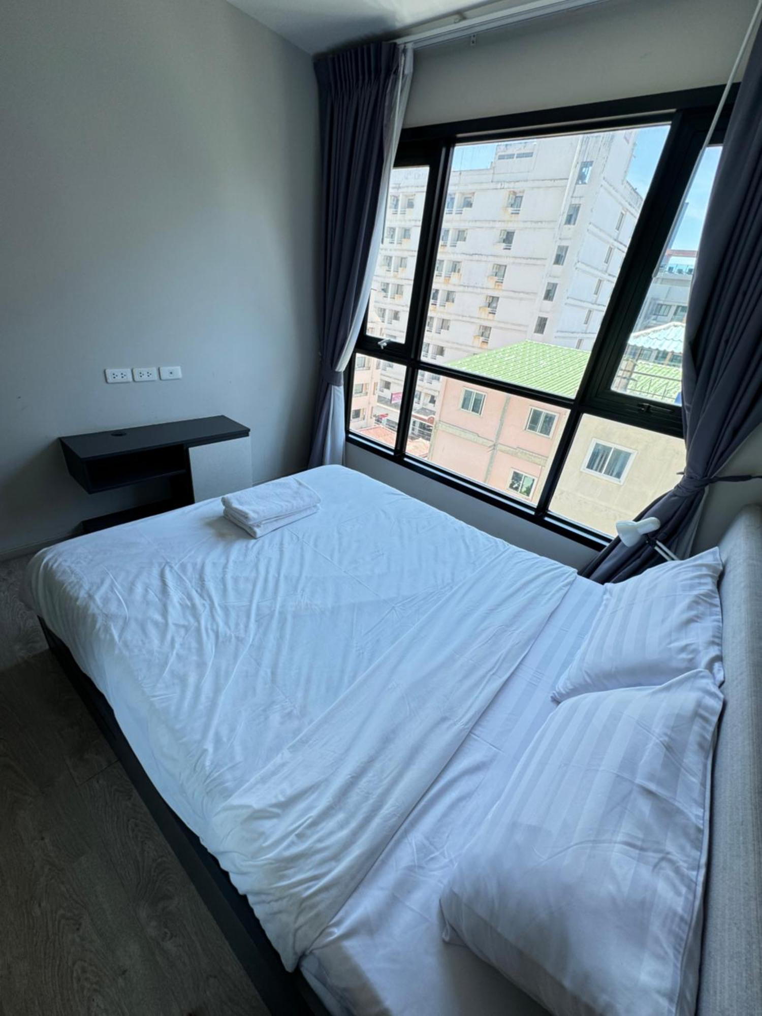 芭提雅市中心the Base 高端公寓酒店