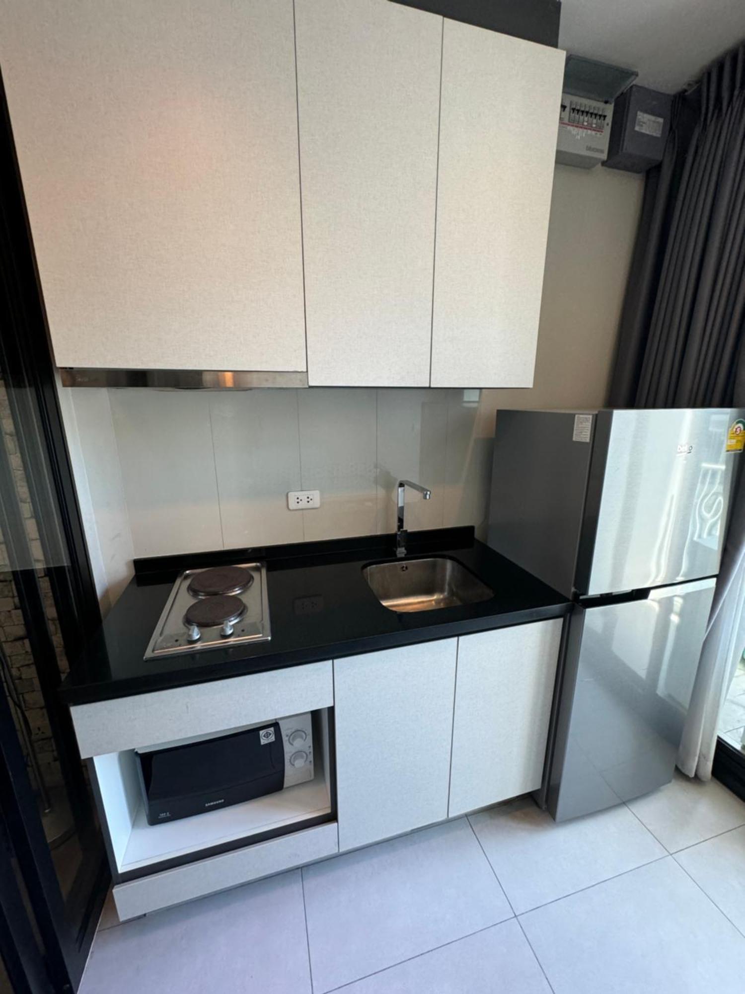 芭提雅市中心the Base 高端公寓酒店