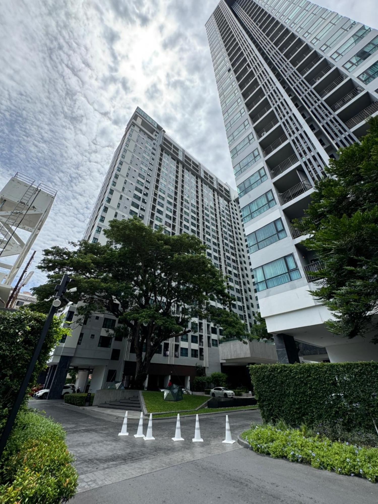 芭提雅市中心the Base 高端公寓 *