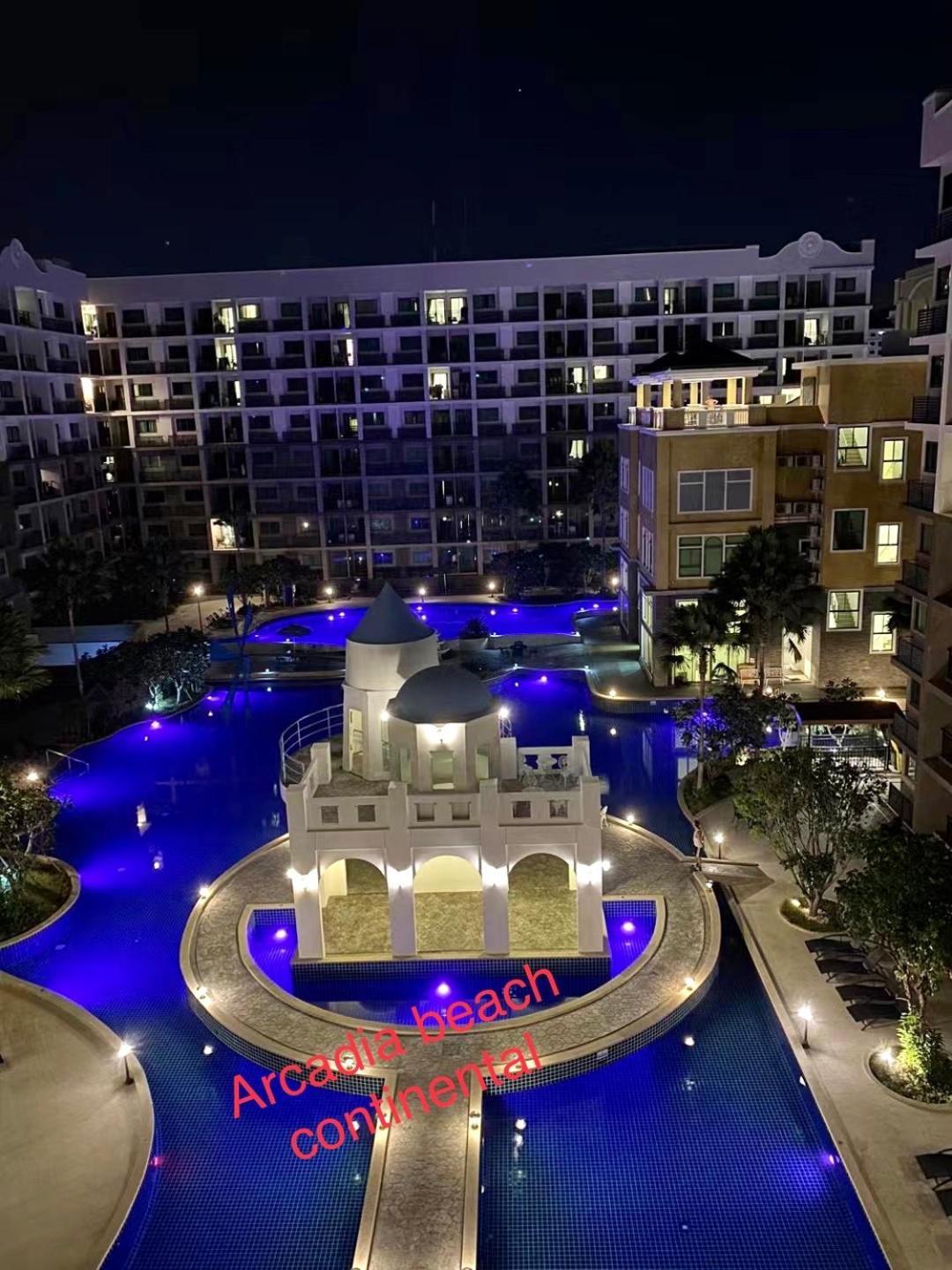 Apartment Arcadia Beach: Trendy Pool-view With Fitness Center Pattaya