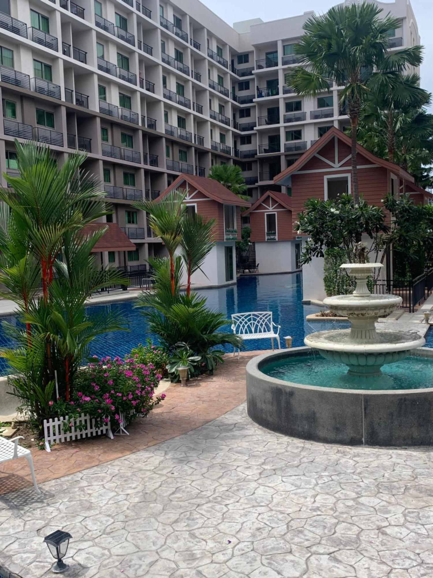 Arcadia Beach: Trendy Pool-view With Fitness Center Apartment *