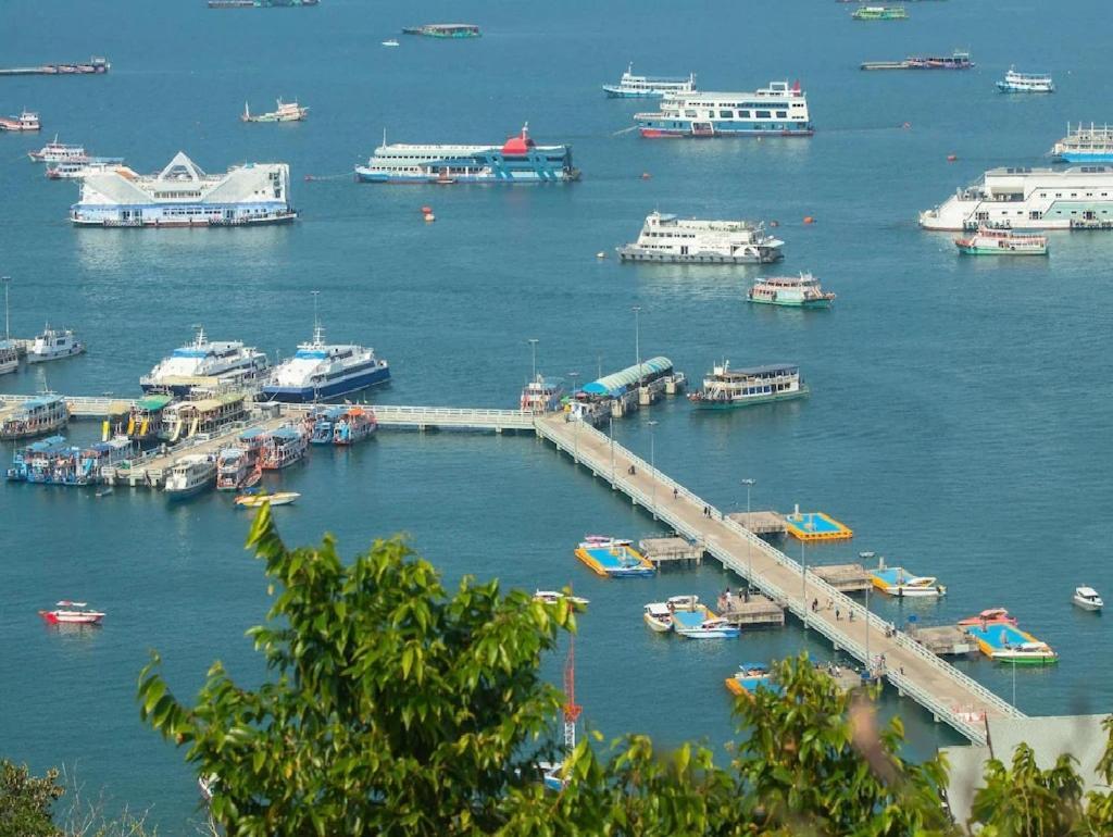 Sea View Spacious At Apartment Pattaya