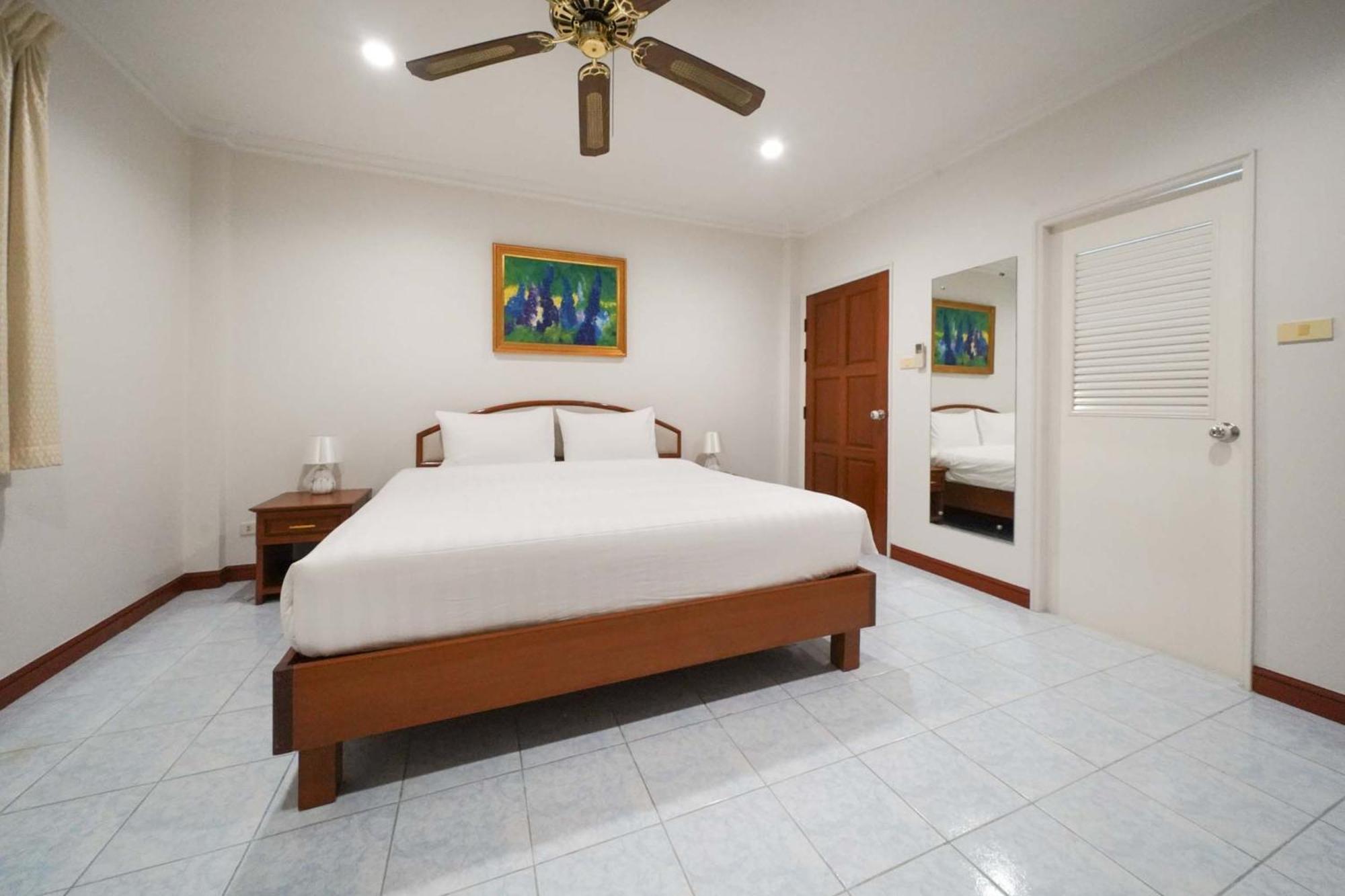 Pool At Near Big C-extra Villa Pattaya