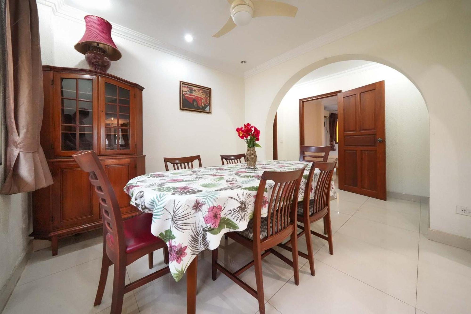 Villa Pool At Near Big C-extra Pattaya