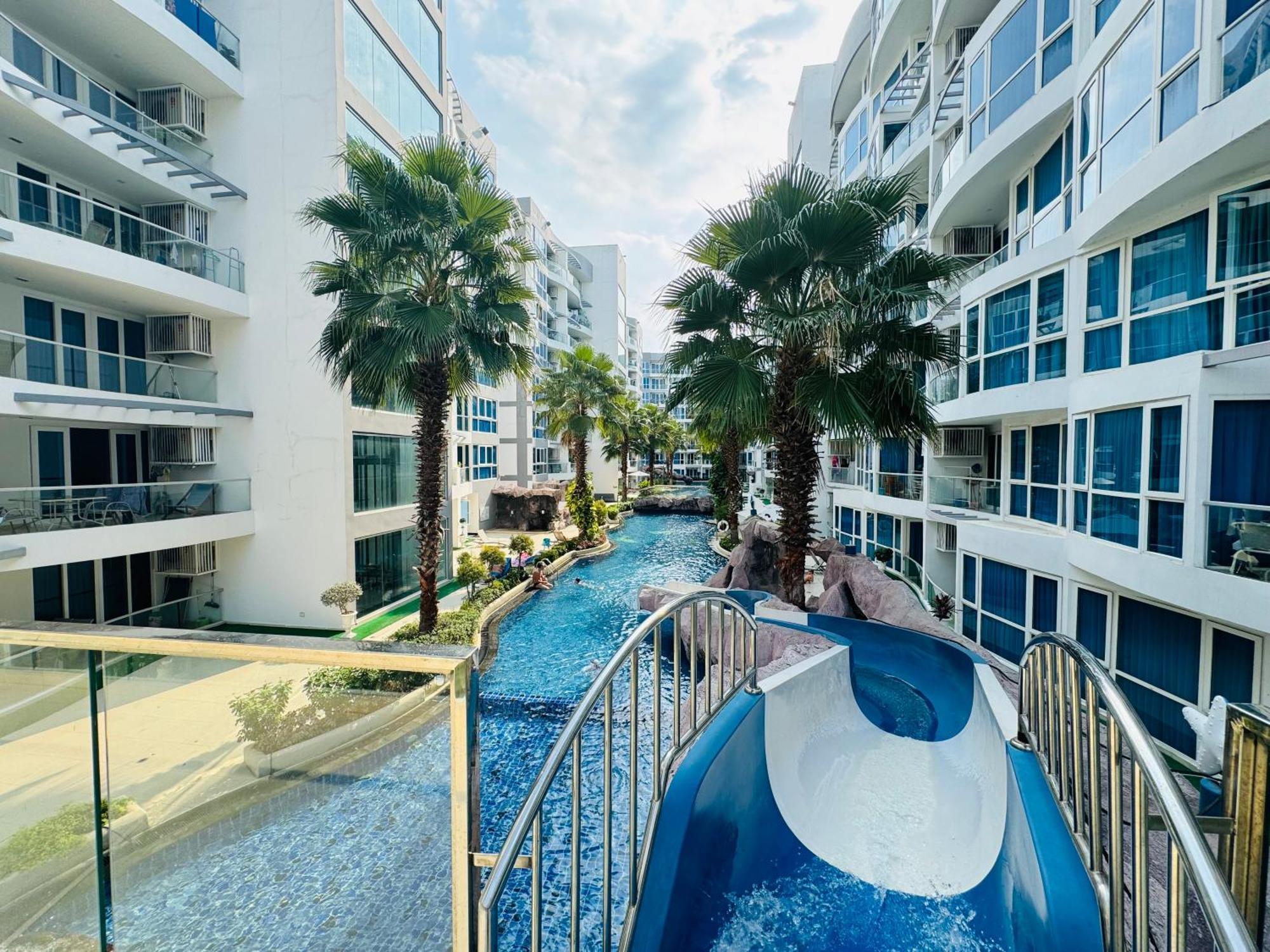 Patt Aya Grand Avenue 51sqm Family Room-pool View