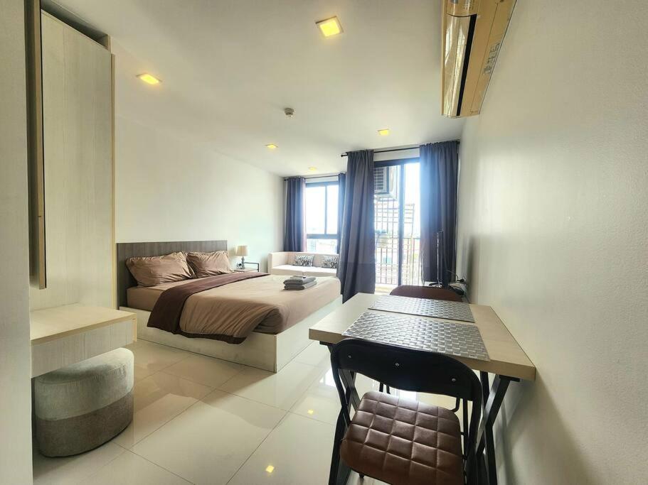 Beautiful In Town Apartment *