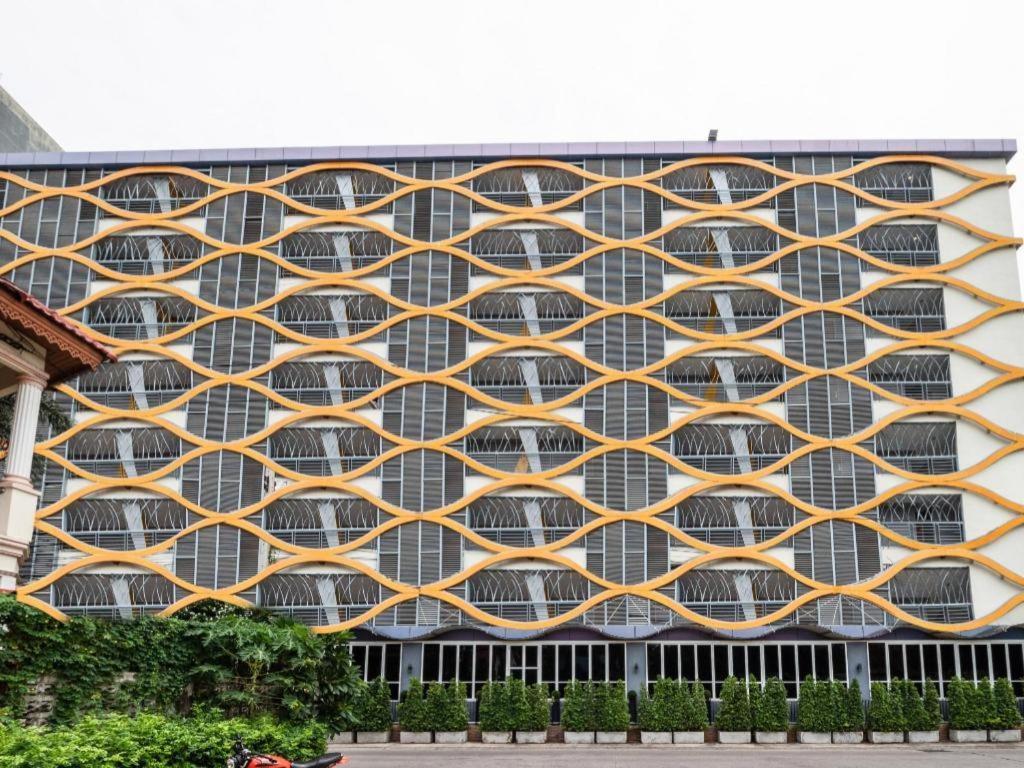 Oyo 1126 Curve Boutique Hotel 3*