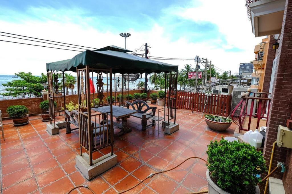 Hotel Red Balcony Pattaya