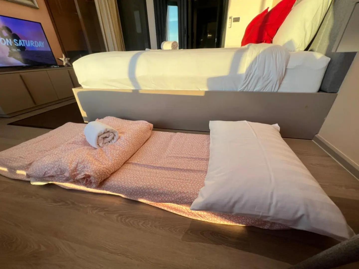 Apartment Downtown Chic Rooftop Pool #es20612