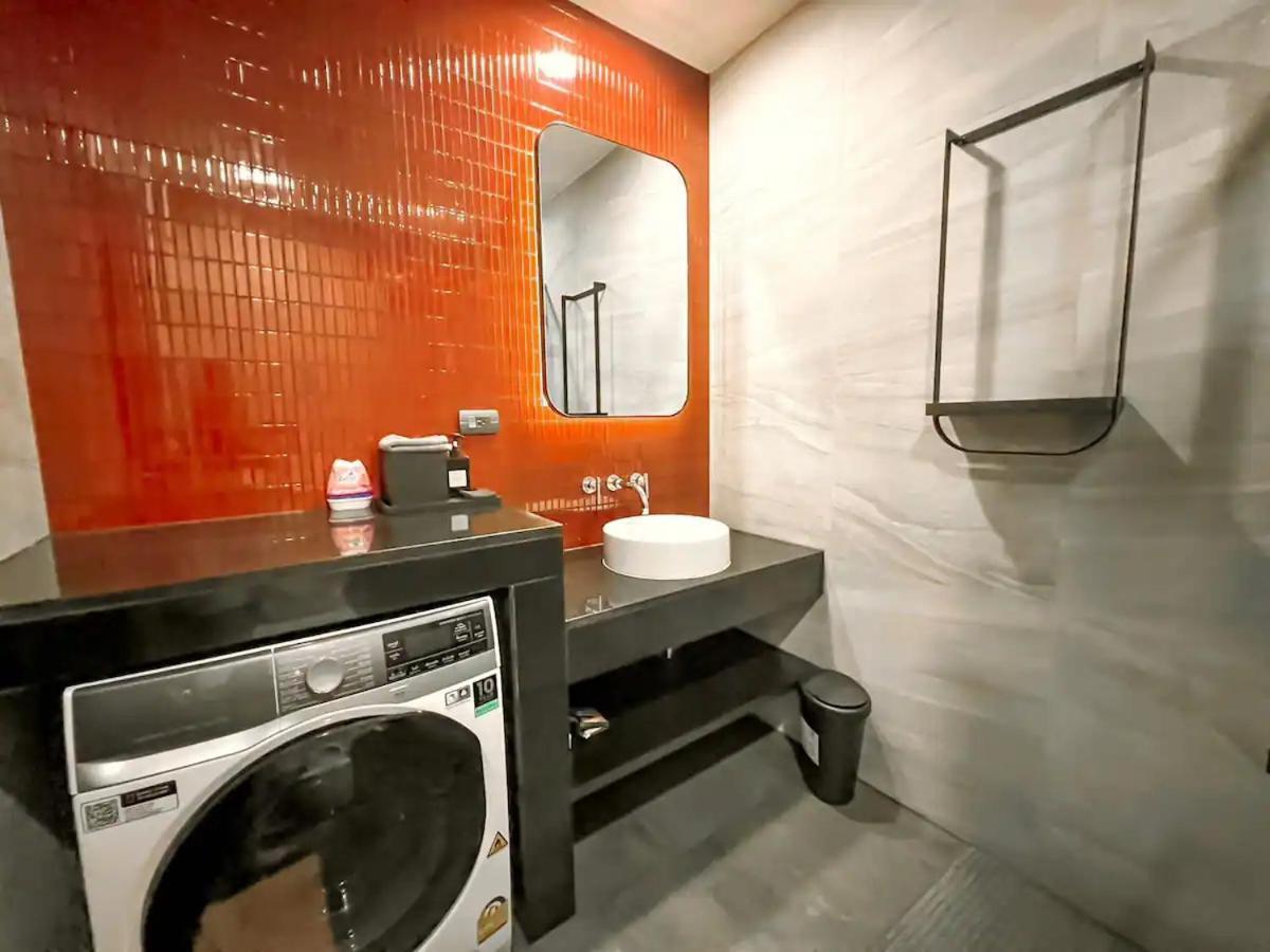 Apartment Newest!& Rare 2bdrms Ocean Facing Balcony #ef23914 *