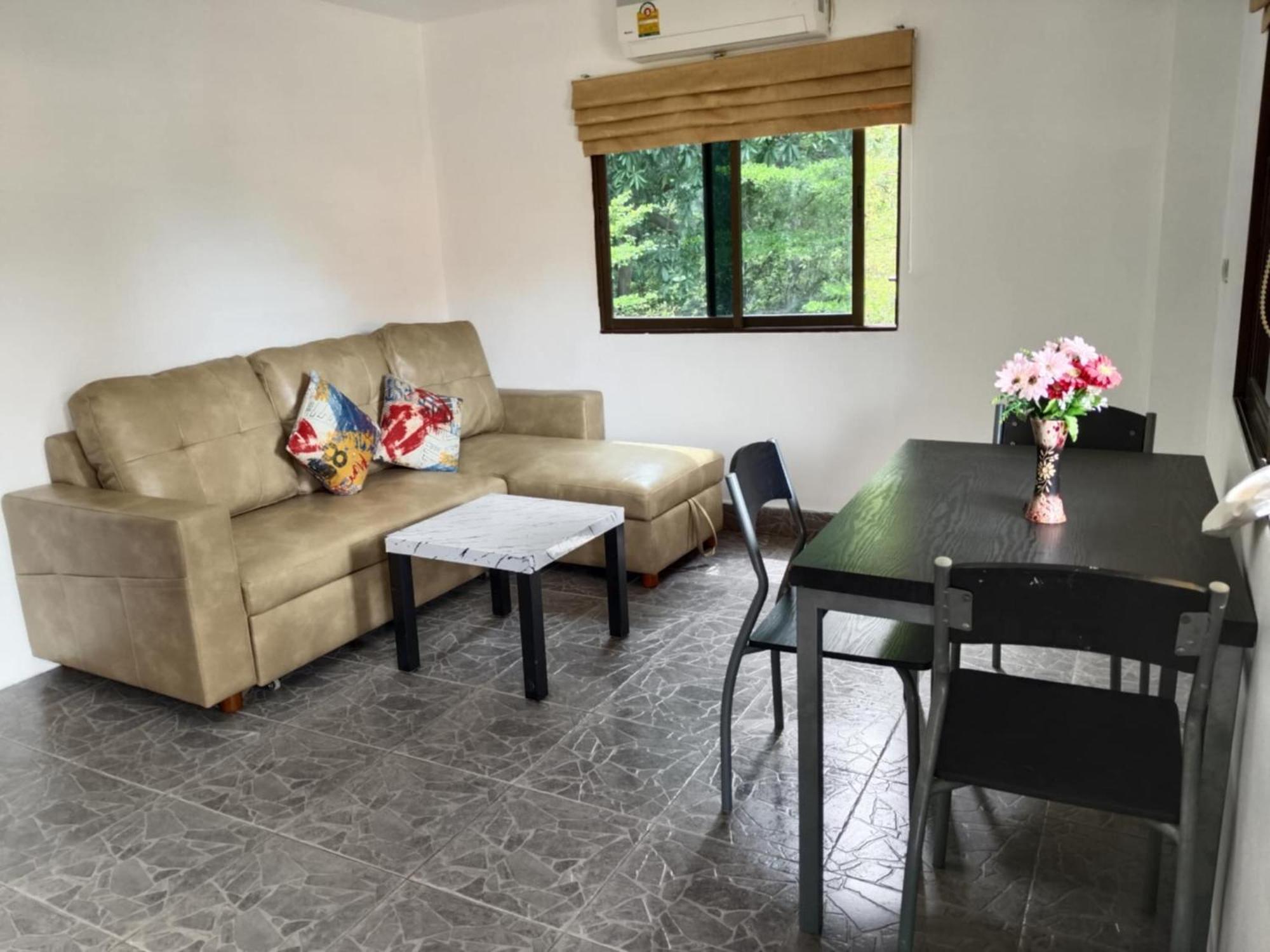Phratamnak - 100 Meter From Apartment