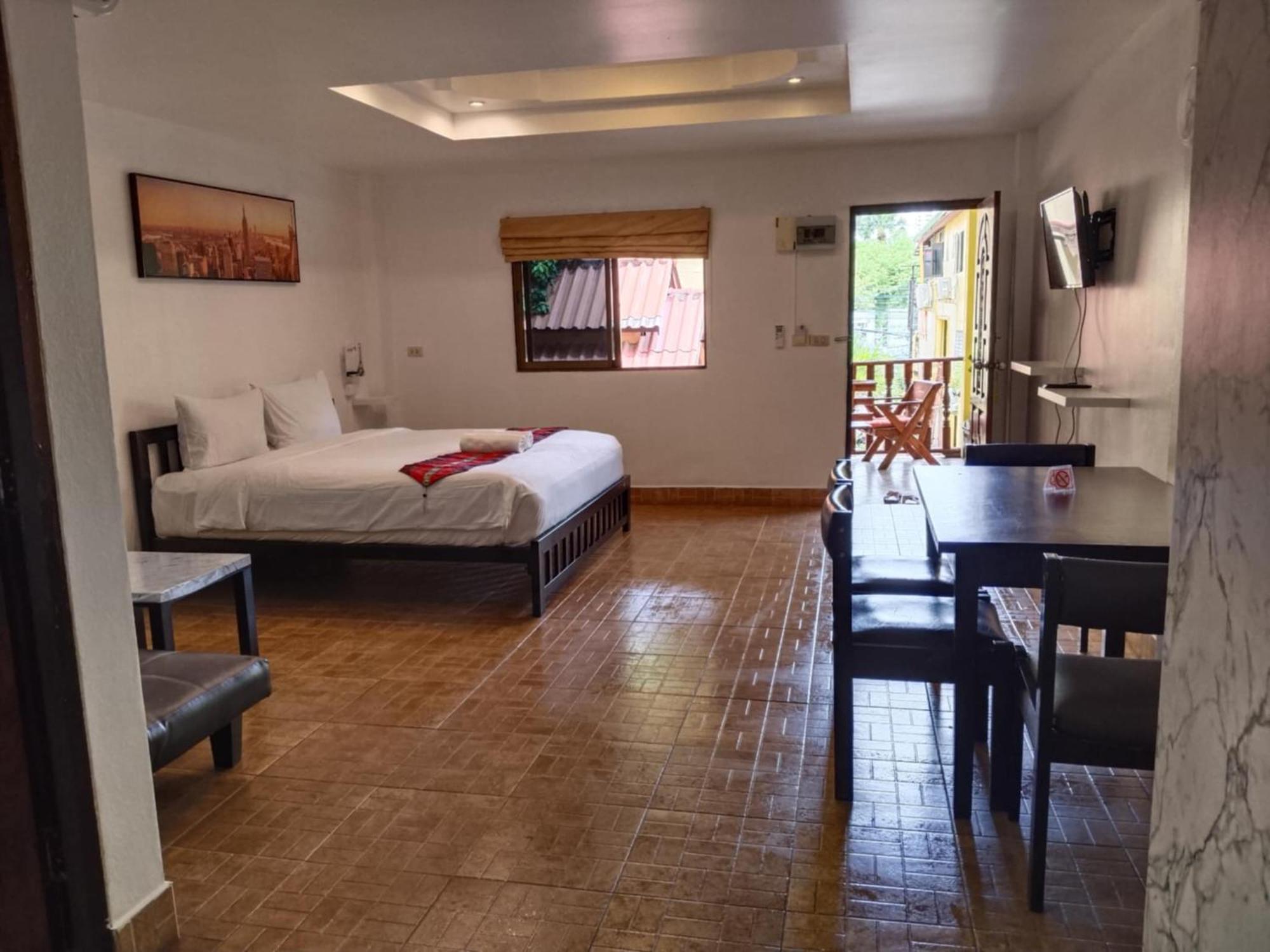 Phratamnak - 100 Meter From Apartment Pattaya