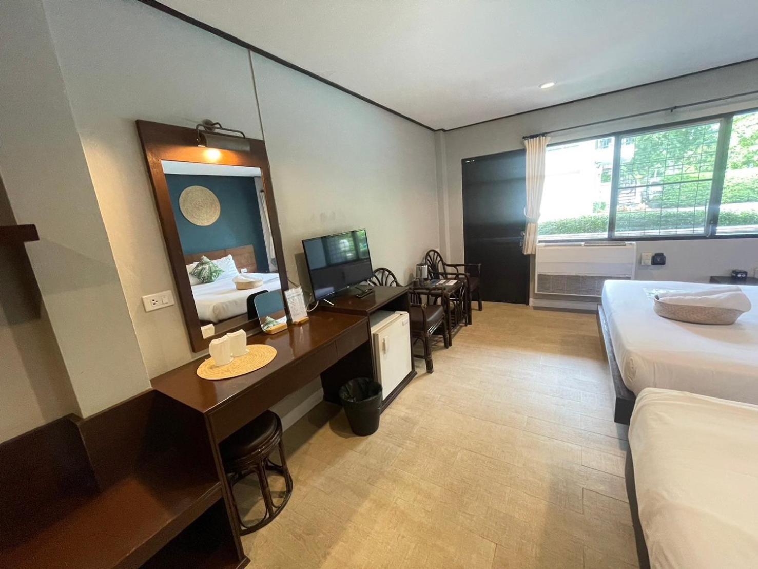 Hotel Let's Hyde & - Pool Pattaya