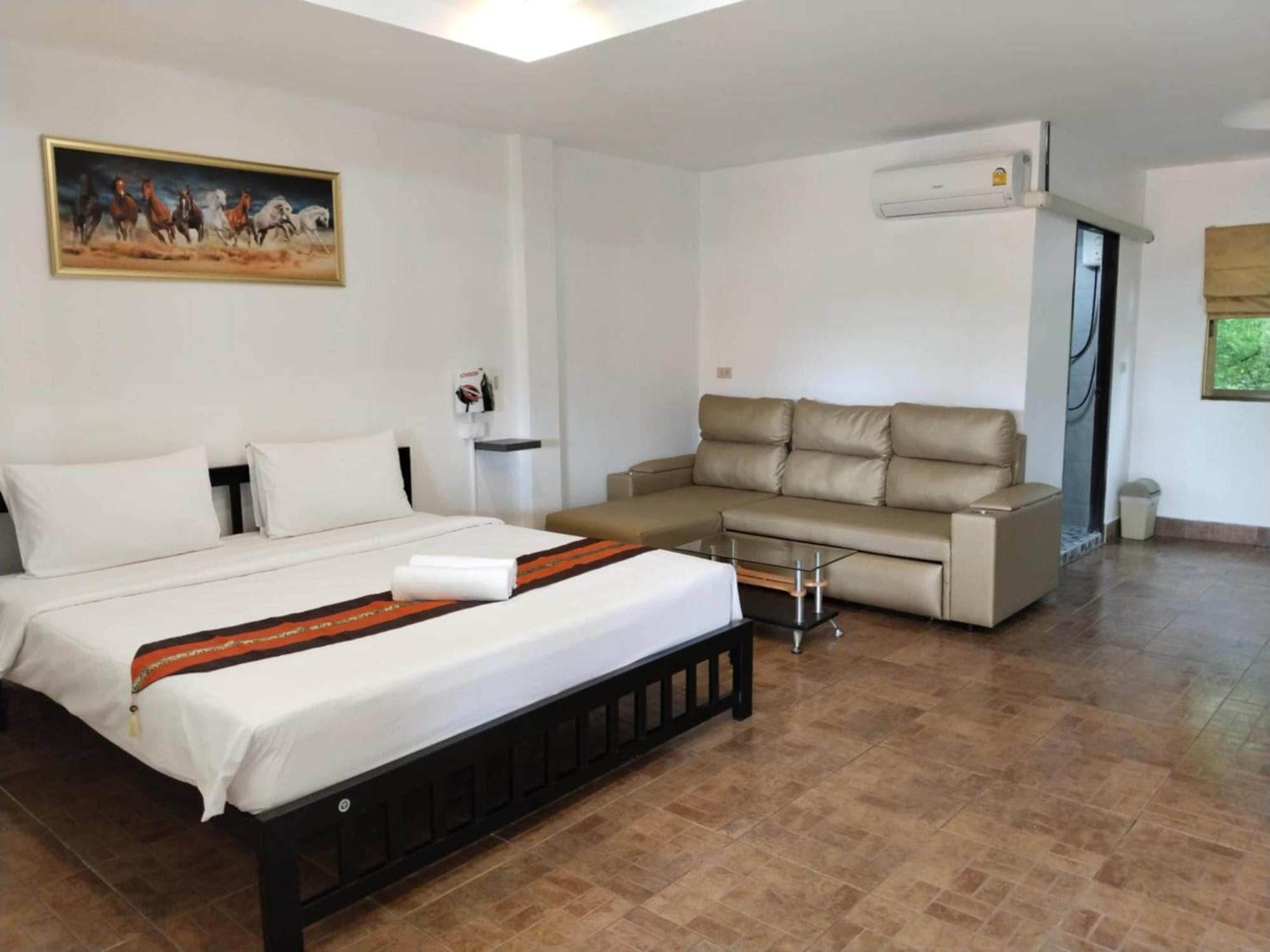 Phratamnak - 100 Mtr From The Beach * Pattaya