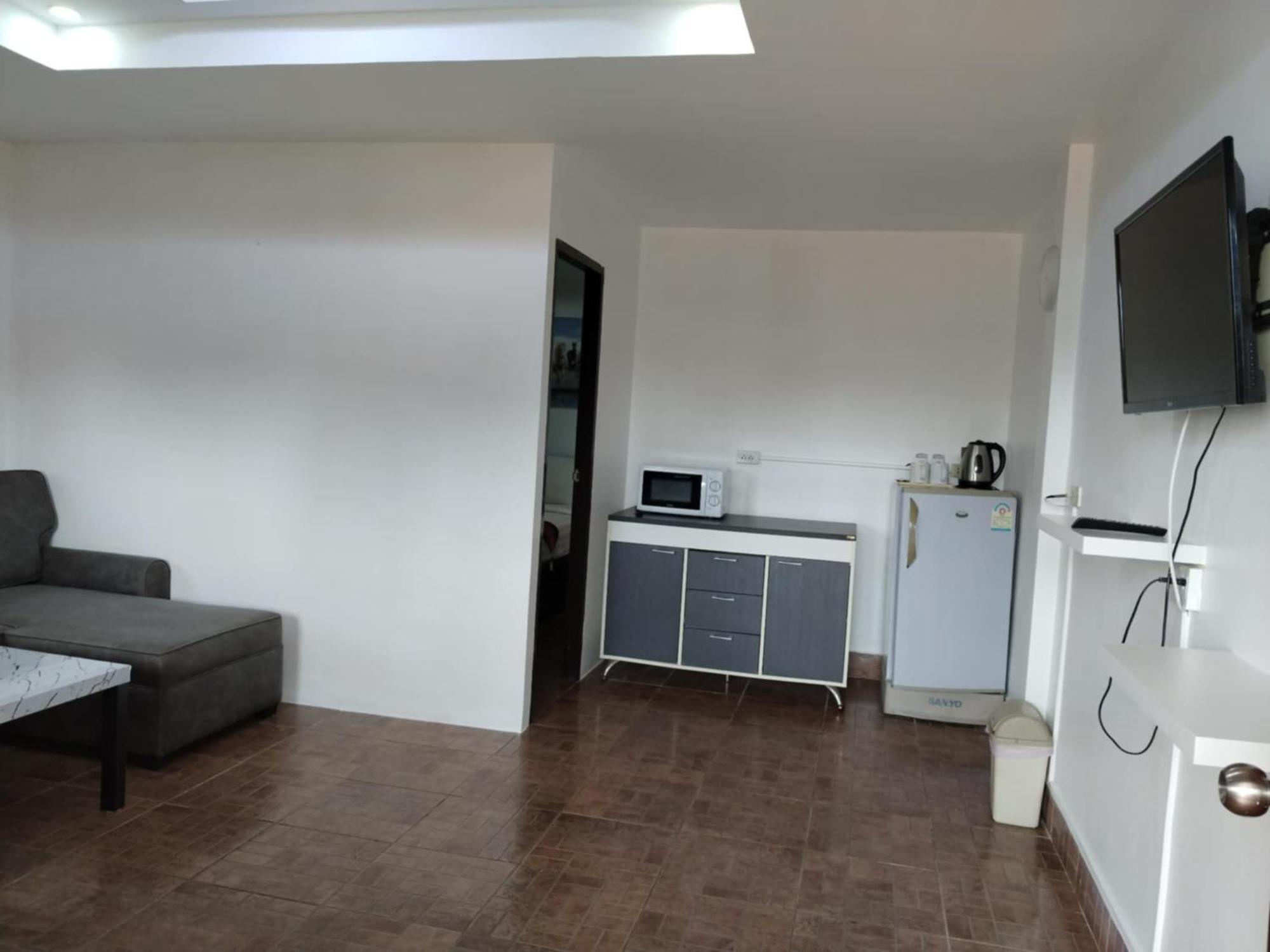 Phratamnak - 100 Mtr From The Beach Pattaya