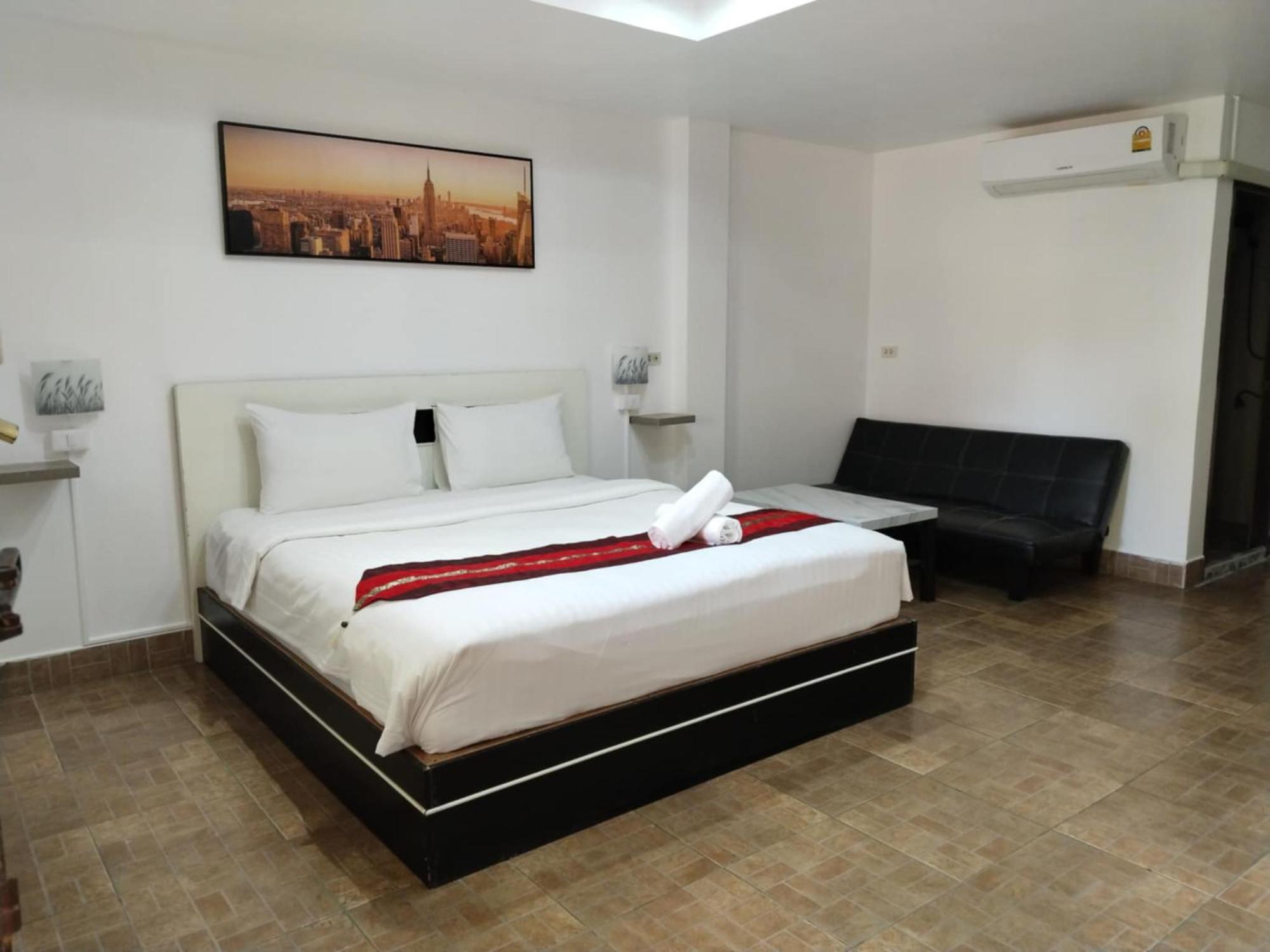 Phratamnak & - 100 Mtr From The 4* Pattaya