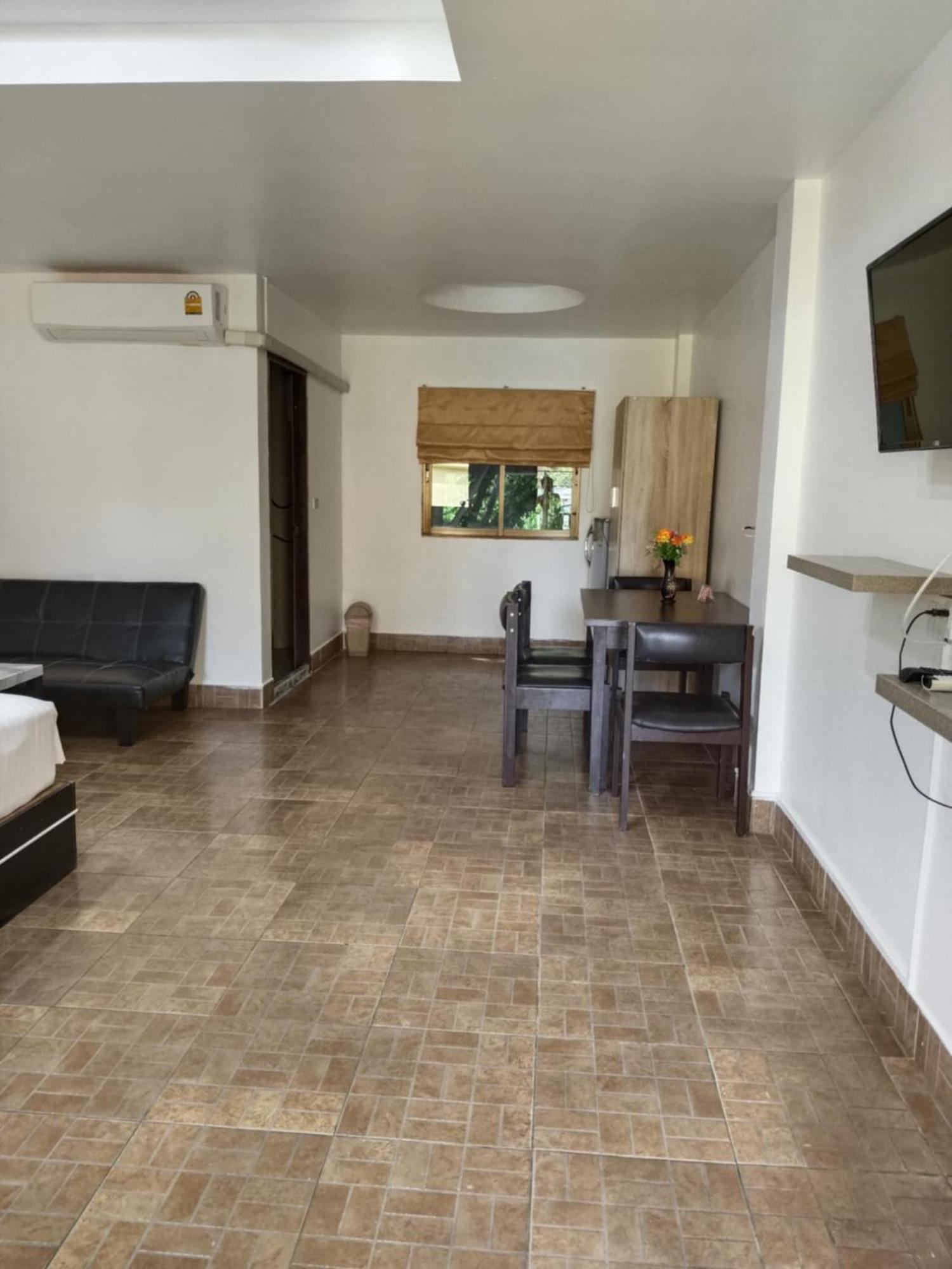 Phratamnak - 100 Mtr From The Beach * Pattaya