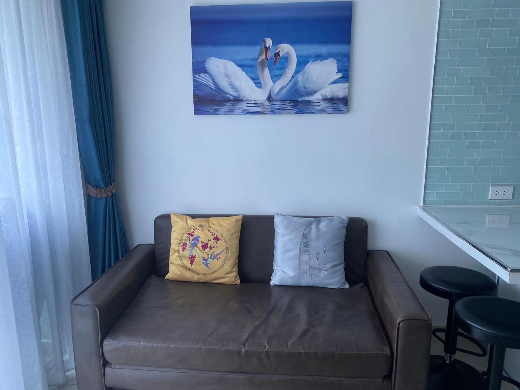 Grand Avenue 2bedr 2bathr 38and38 Sqm 2rooms Together Poor View Or City View *