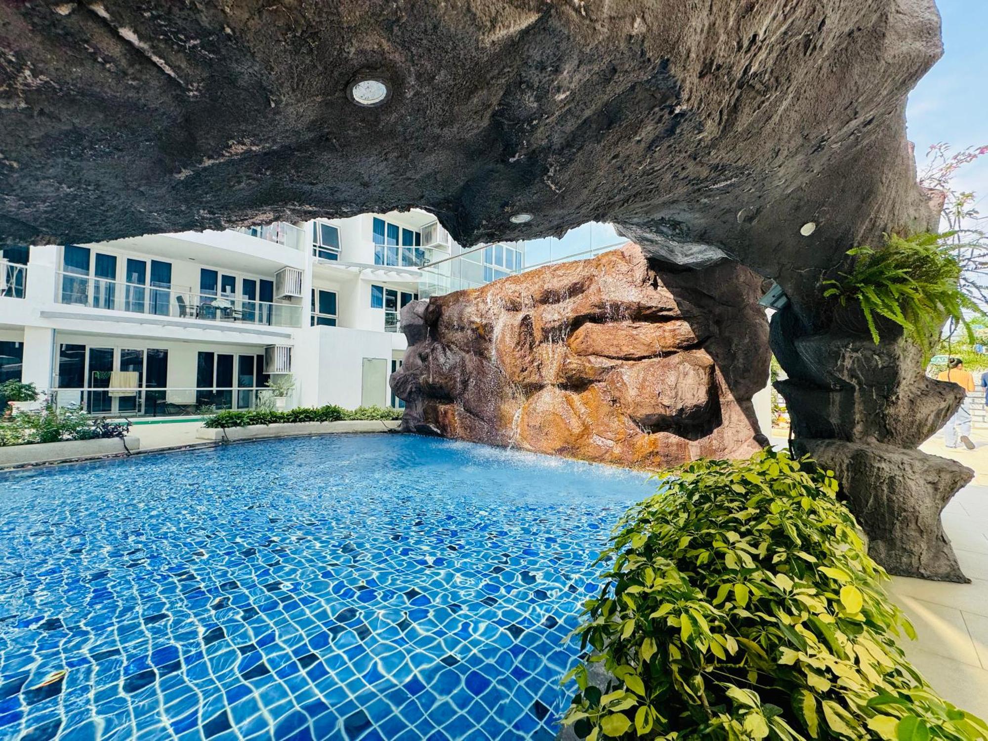 Apartment Grand Avenue 2bedr 2bathr 38and38 Sqm 2rooms Together Poor View Or City View Pattaya