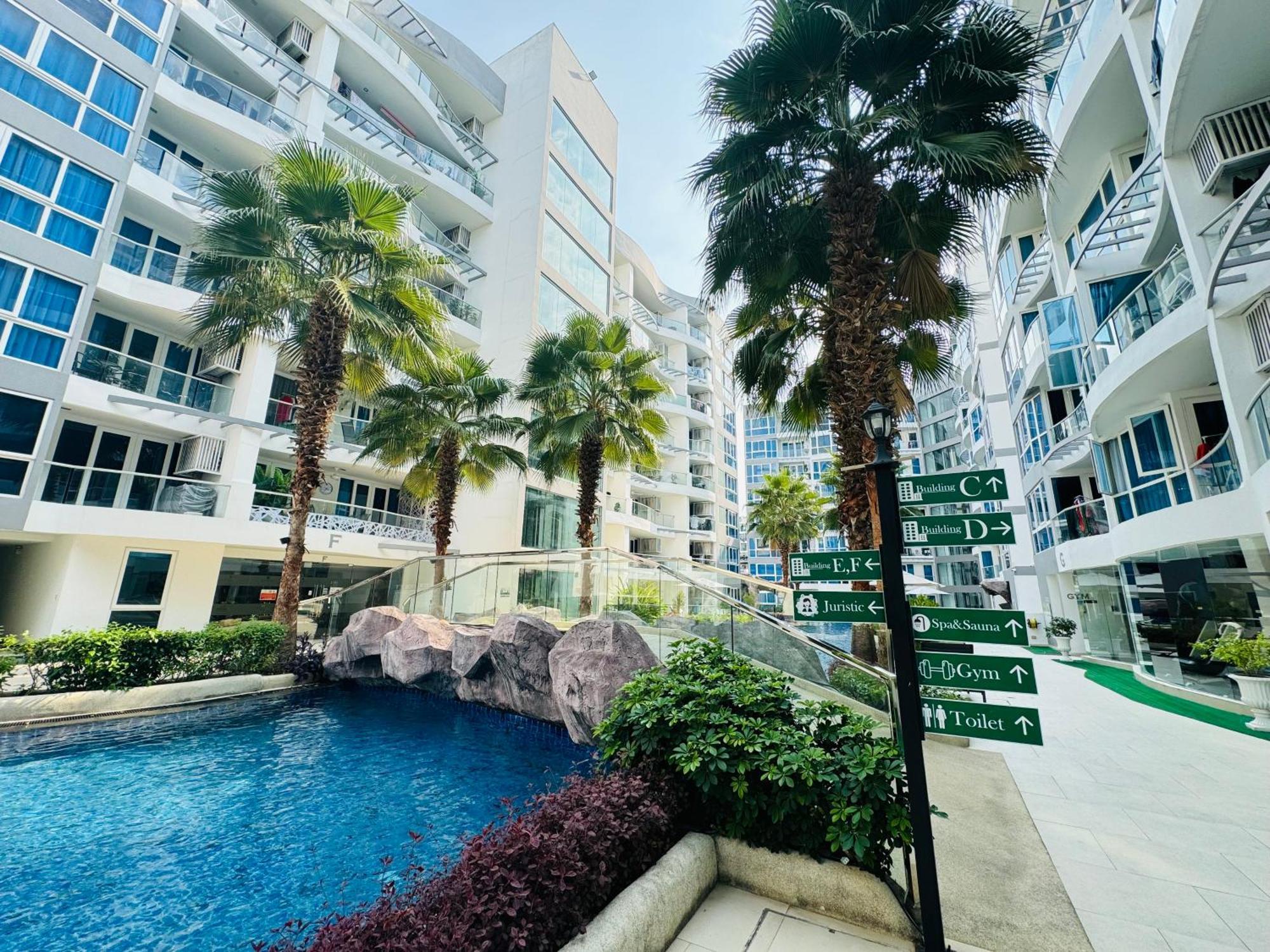 Apartment Grand Avenue 2bedr 2bathr 38and38 Sqm 2rooms Together Poor View Or City View
