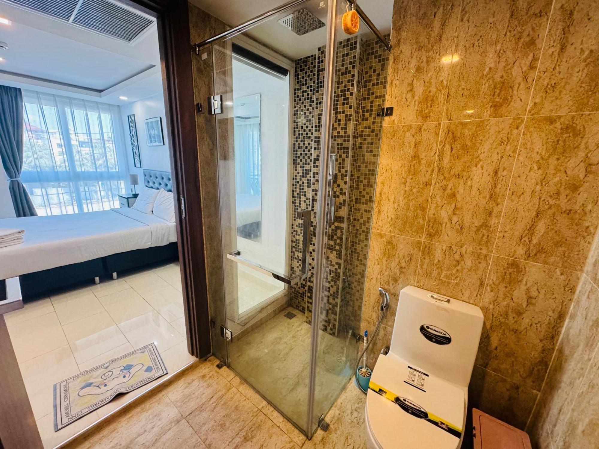 Grand Avenue 2bedr 2bathr 38and38 Sqm 2rooms Together Poor View Or City View Apartment Pattaya
