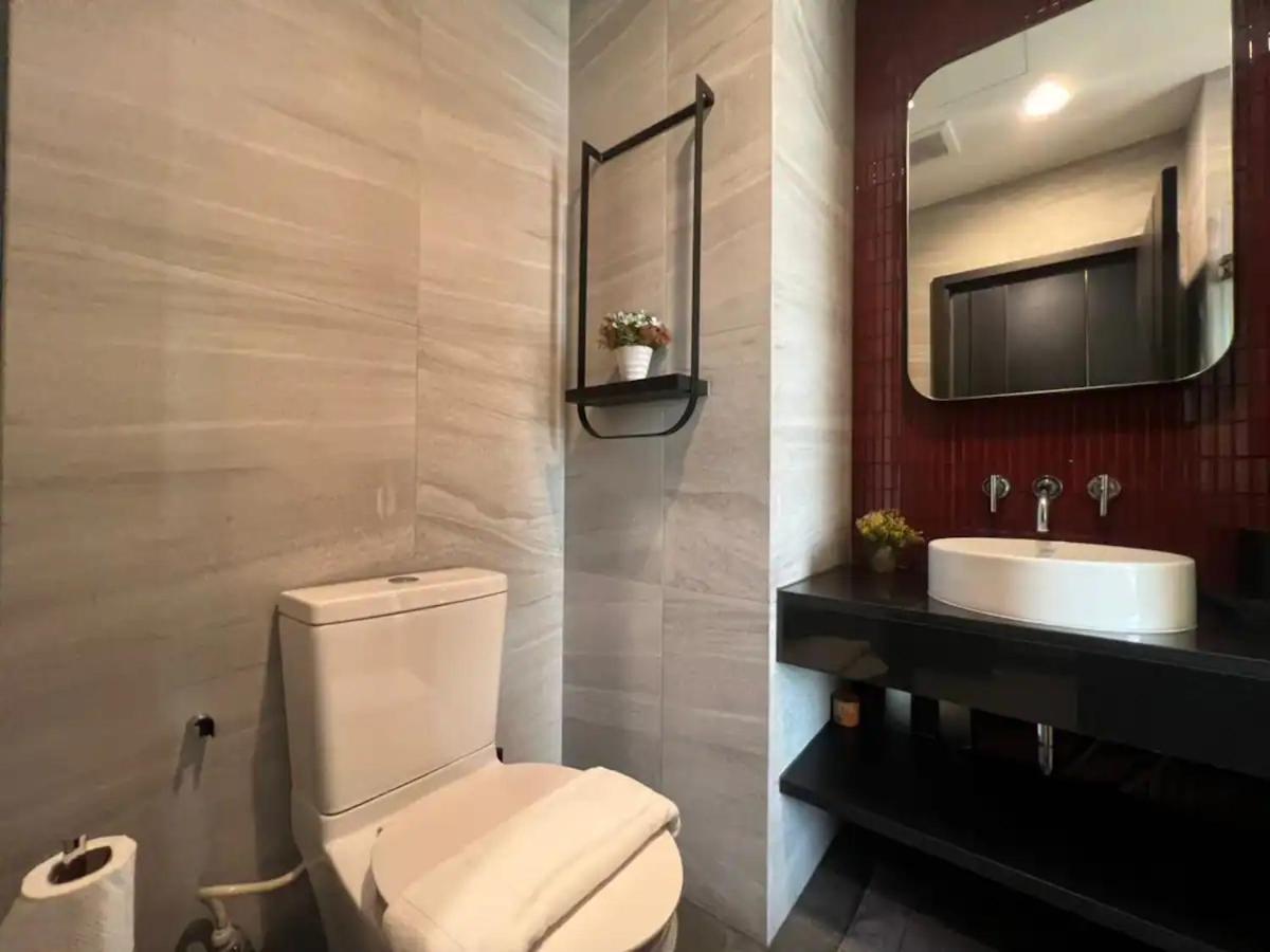 Apartment Downtown Chic Rooftop Pool #es26215 Pattaya