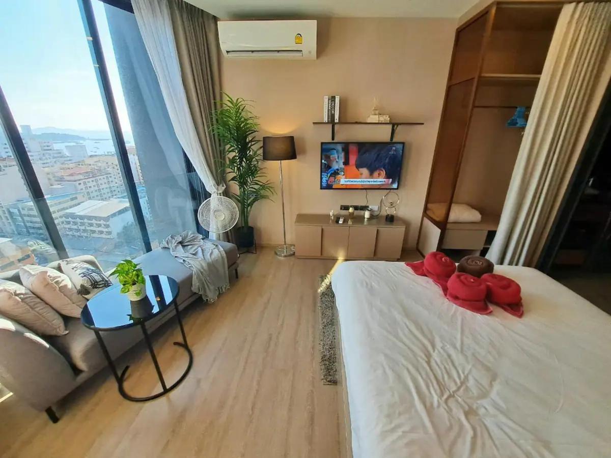 Apartment Downtown Chic Rooftop Pool #es26215 Pattaya