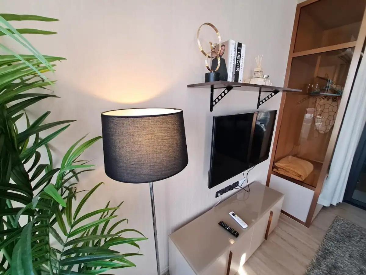 Apartment Downtown Chic Rooftop Pool #es26215 Pattaya