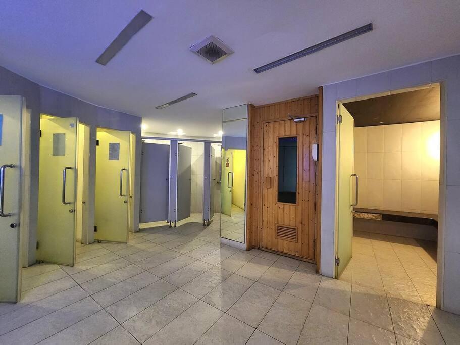Center With Two Bedroom & Two Bathroom Apartment *