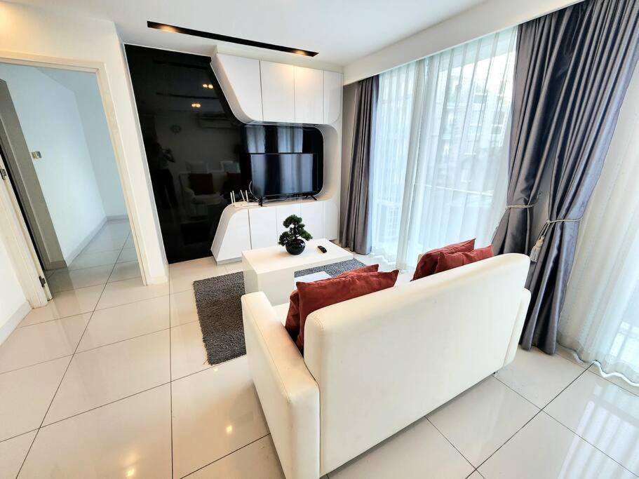 Center With Two Bedroom & Two Bathroom