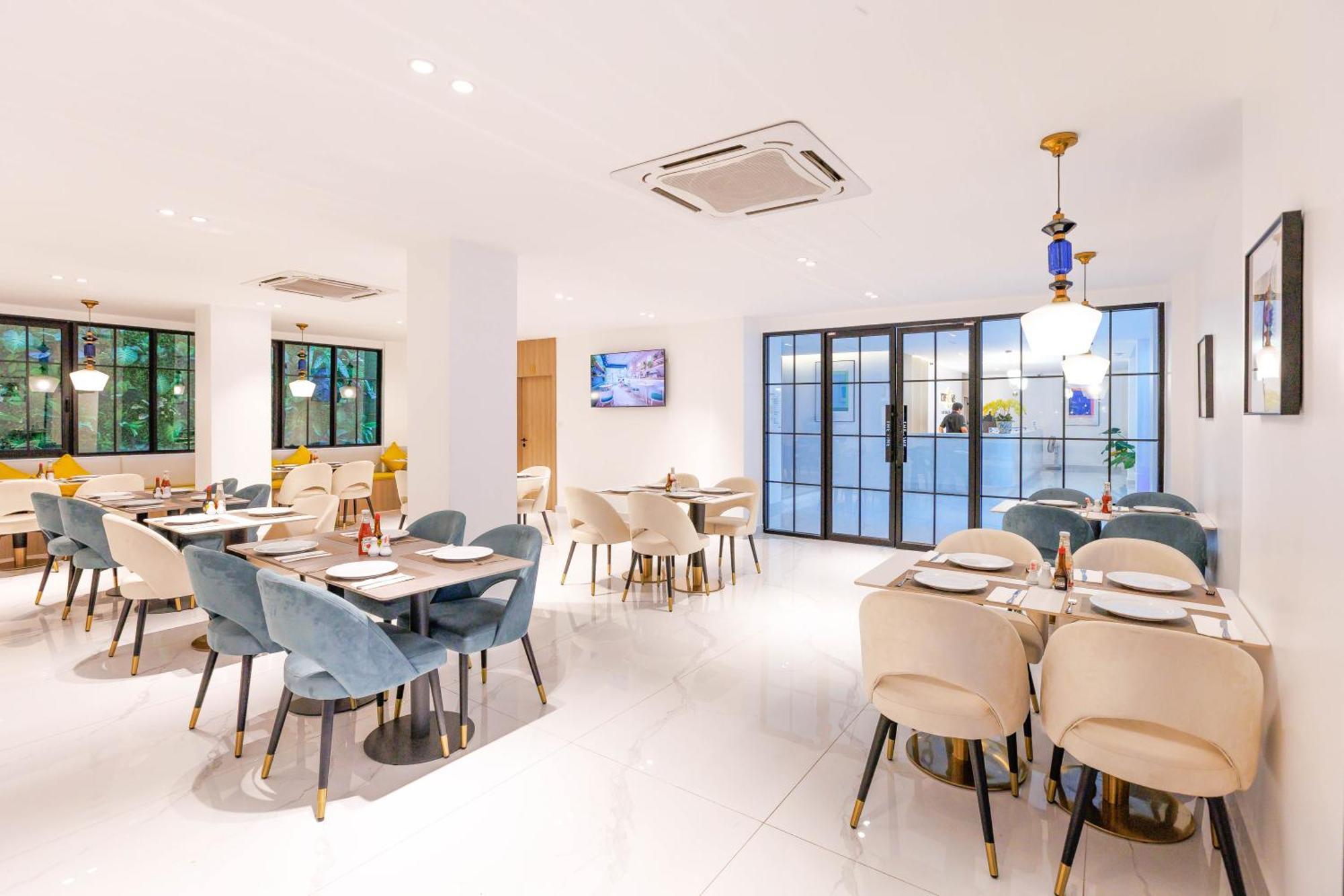 The One Bay Breeze Hotel