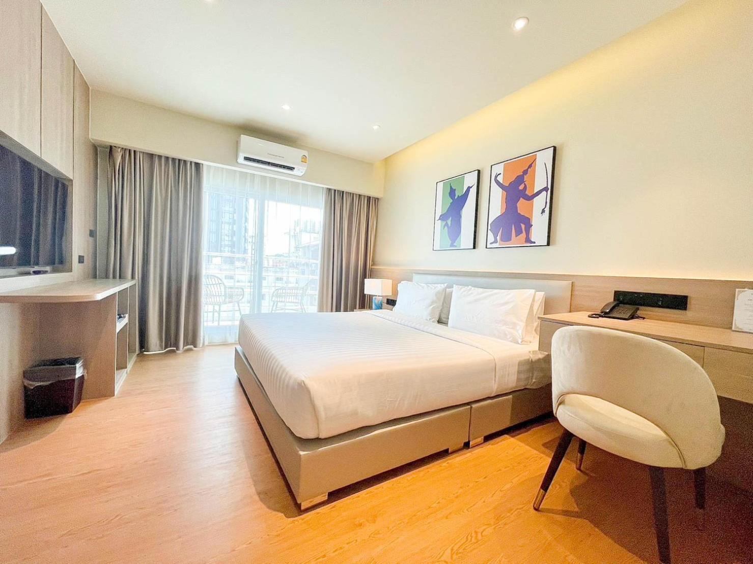 The One Bay Breeze Hotel