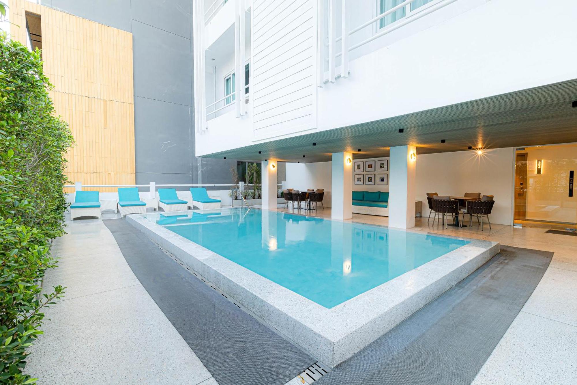 The One Bay Breeze Hotel