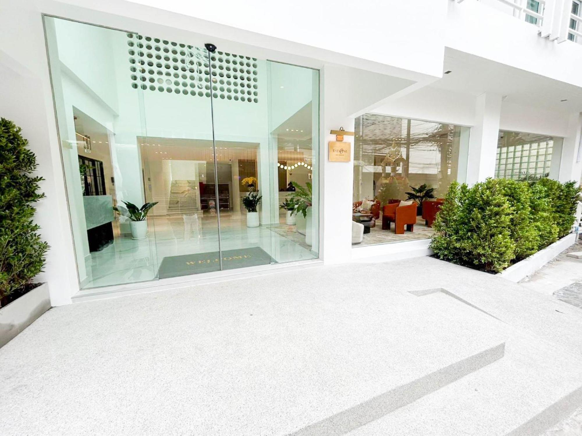 The One Bay Breeze Hotel