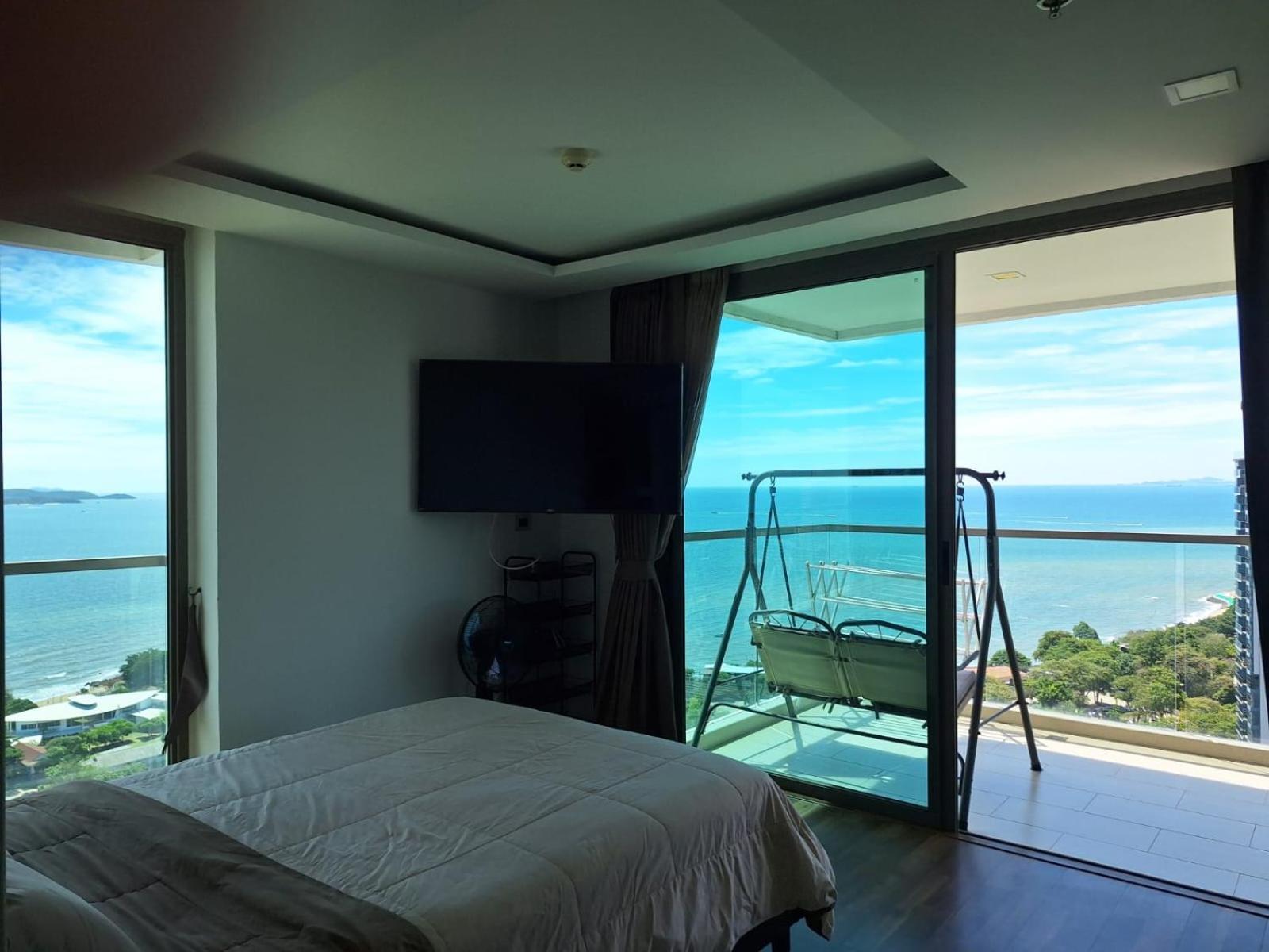 The Peak Towers Sea View Apartment Pattaya