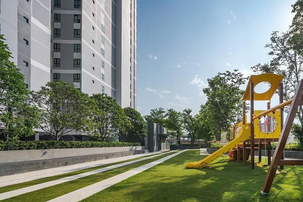 Pattaya, Location With Infinity Pool Apartment *