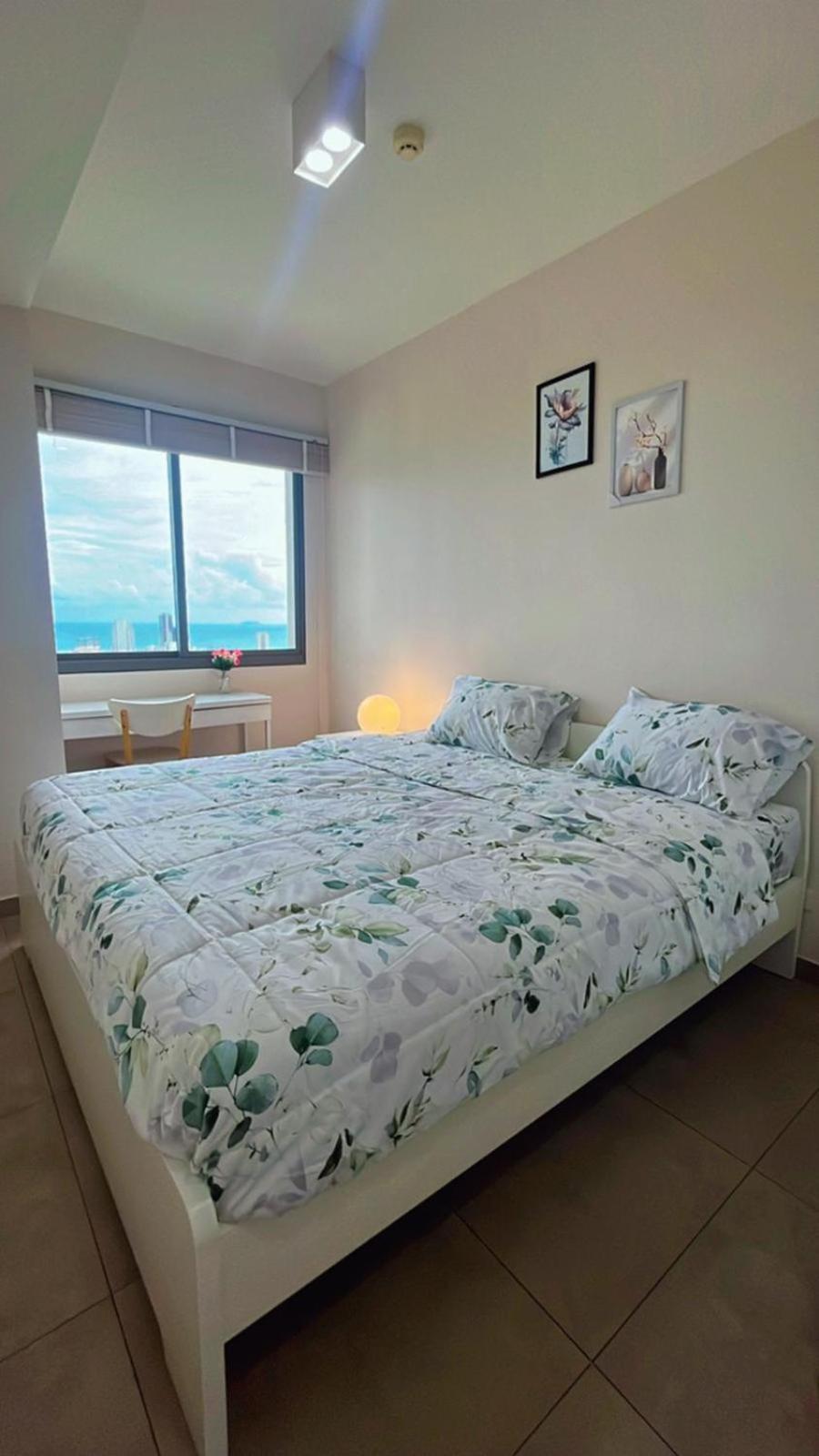 Sea View -high Floor 2 Bed Excellent Location Apartment Pattaya