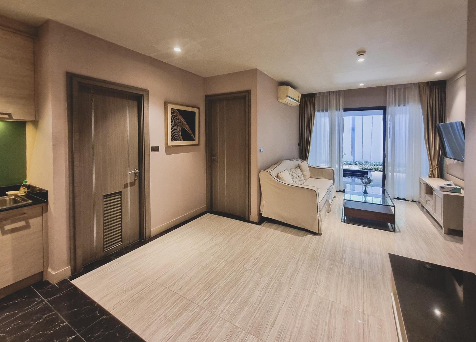 Saint Senate Residences Apartment